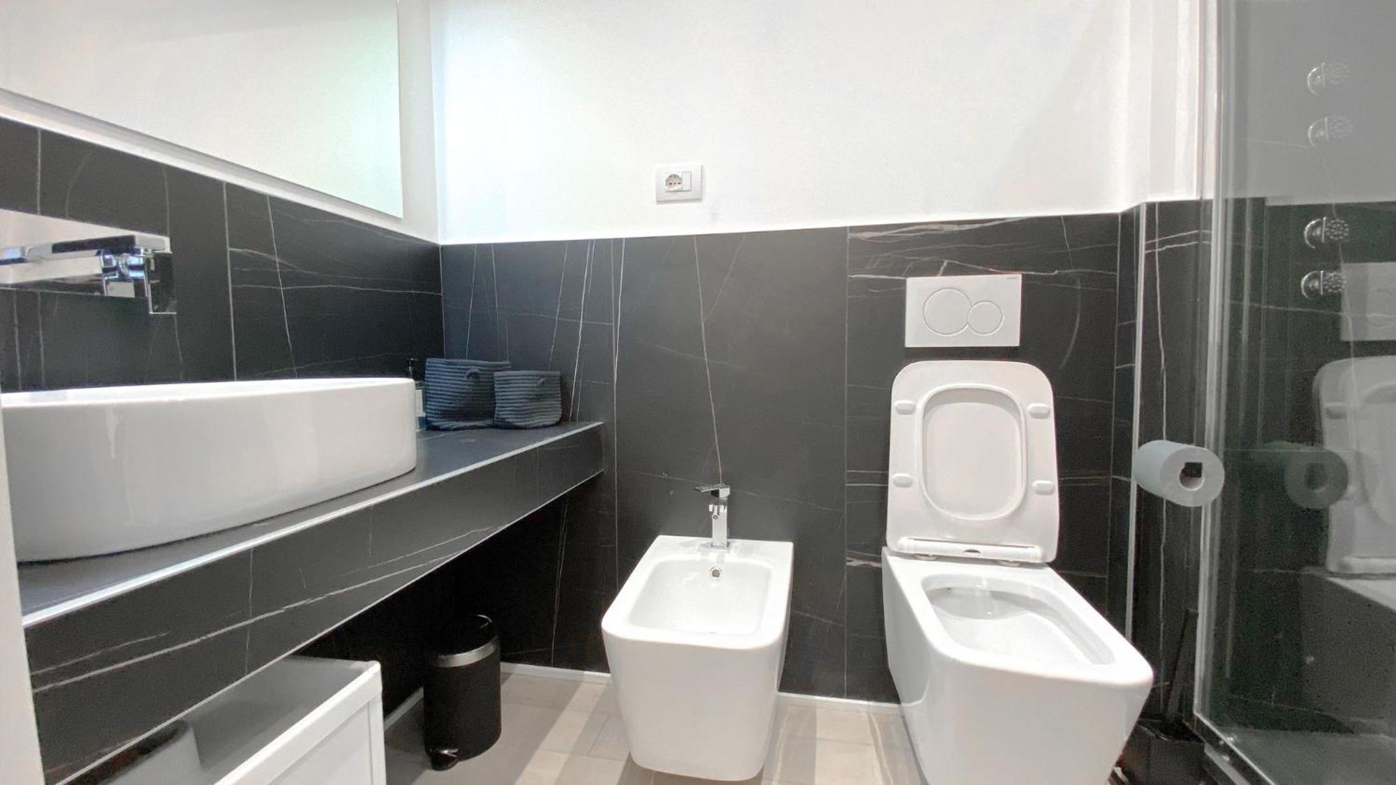 Cardano - 5 Min From Station Apartment
