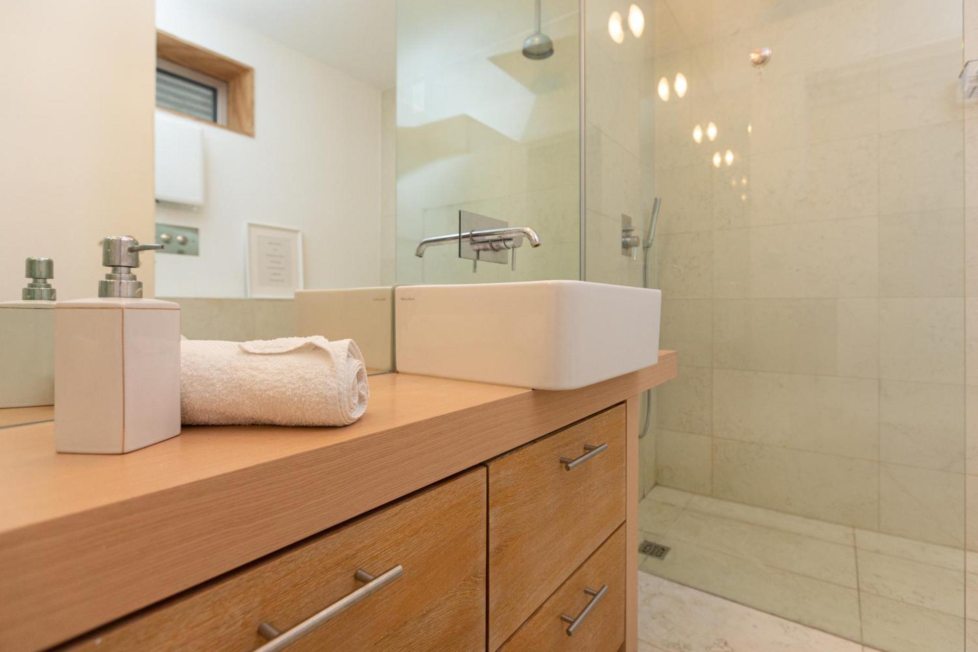 White And Brown Exclusive Loft With Terrace - Free Parking - M2 Station *