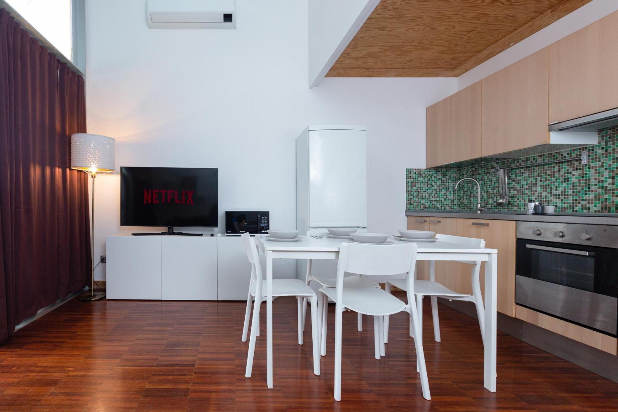 White And Brown Exclusive Loft With Terrace - Free Parking - M2 Station Milano