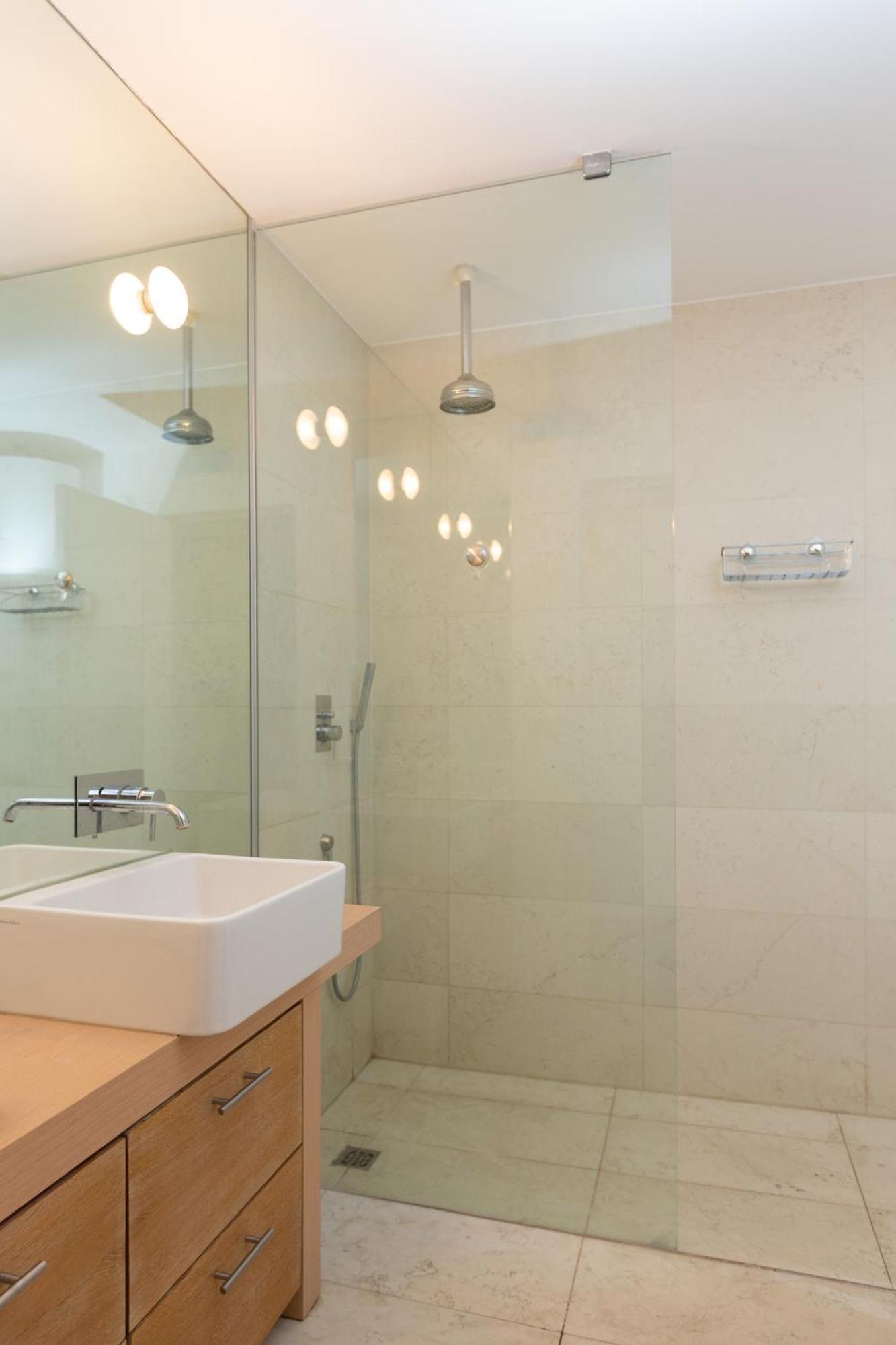 White And Brown Exclusive Loft With Terrace - Free Parking - M2 Station Appartamento *