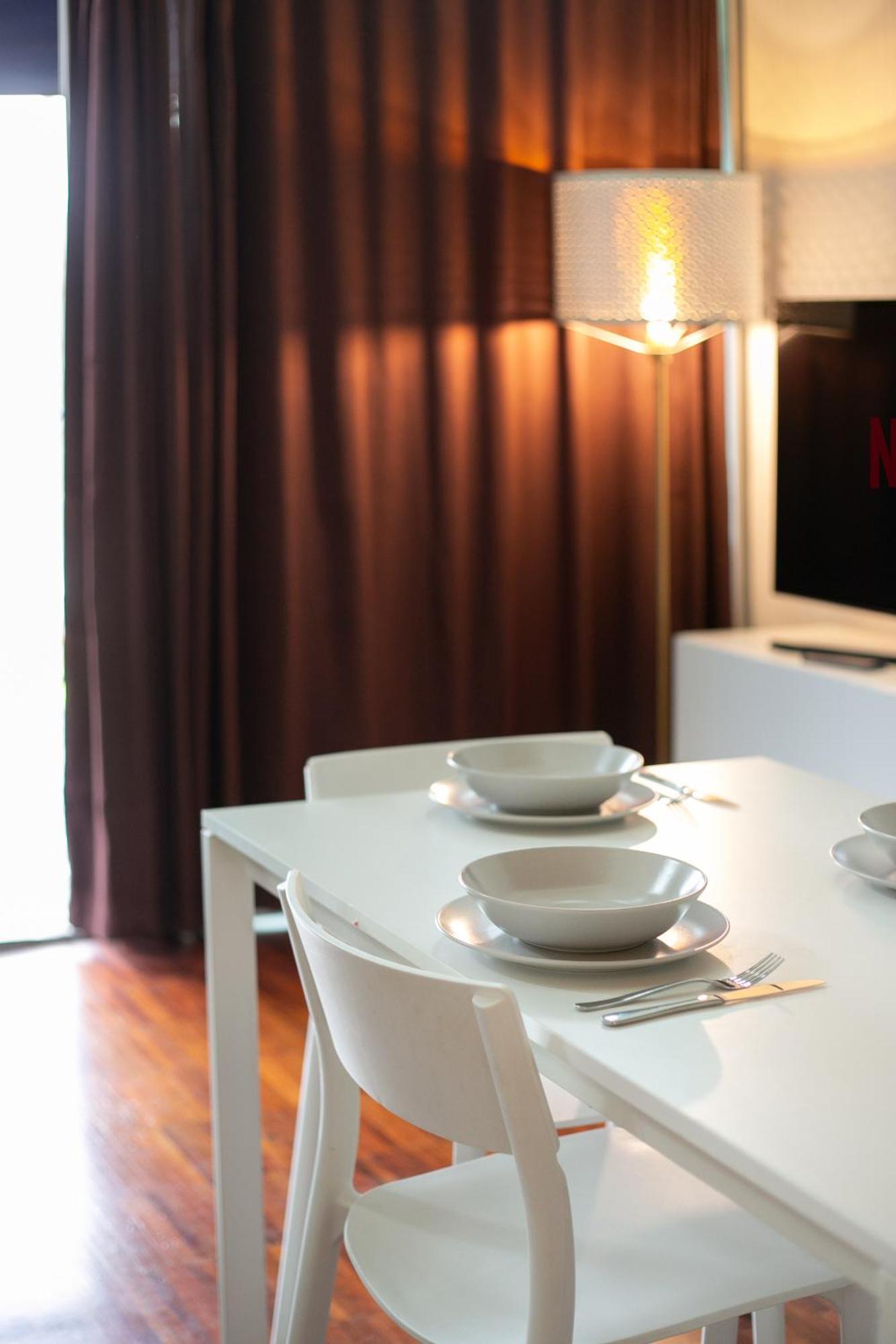 Appartamento White And Brown Exclusive Loft With Terrace - Free Parking - M2 Station *