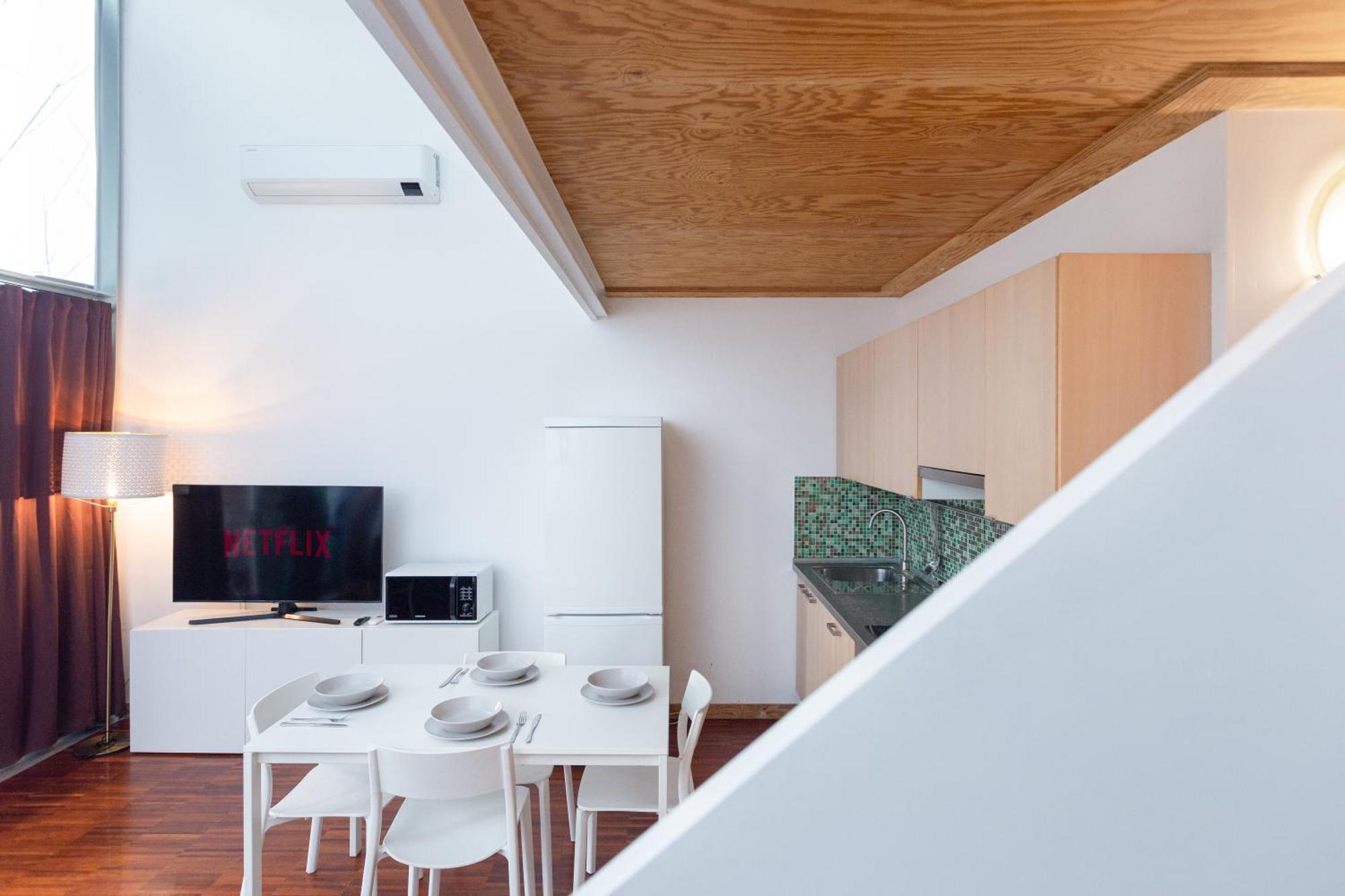 White And Brown Exclusive Loft With Terrace - Free Parking - M2 Station Appartamento