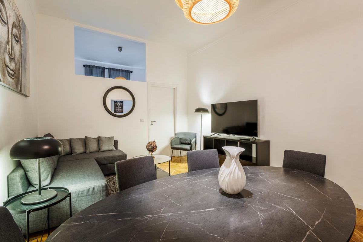 Apartment Luxury 4 Bedrooms Close To Duomo Milan