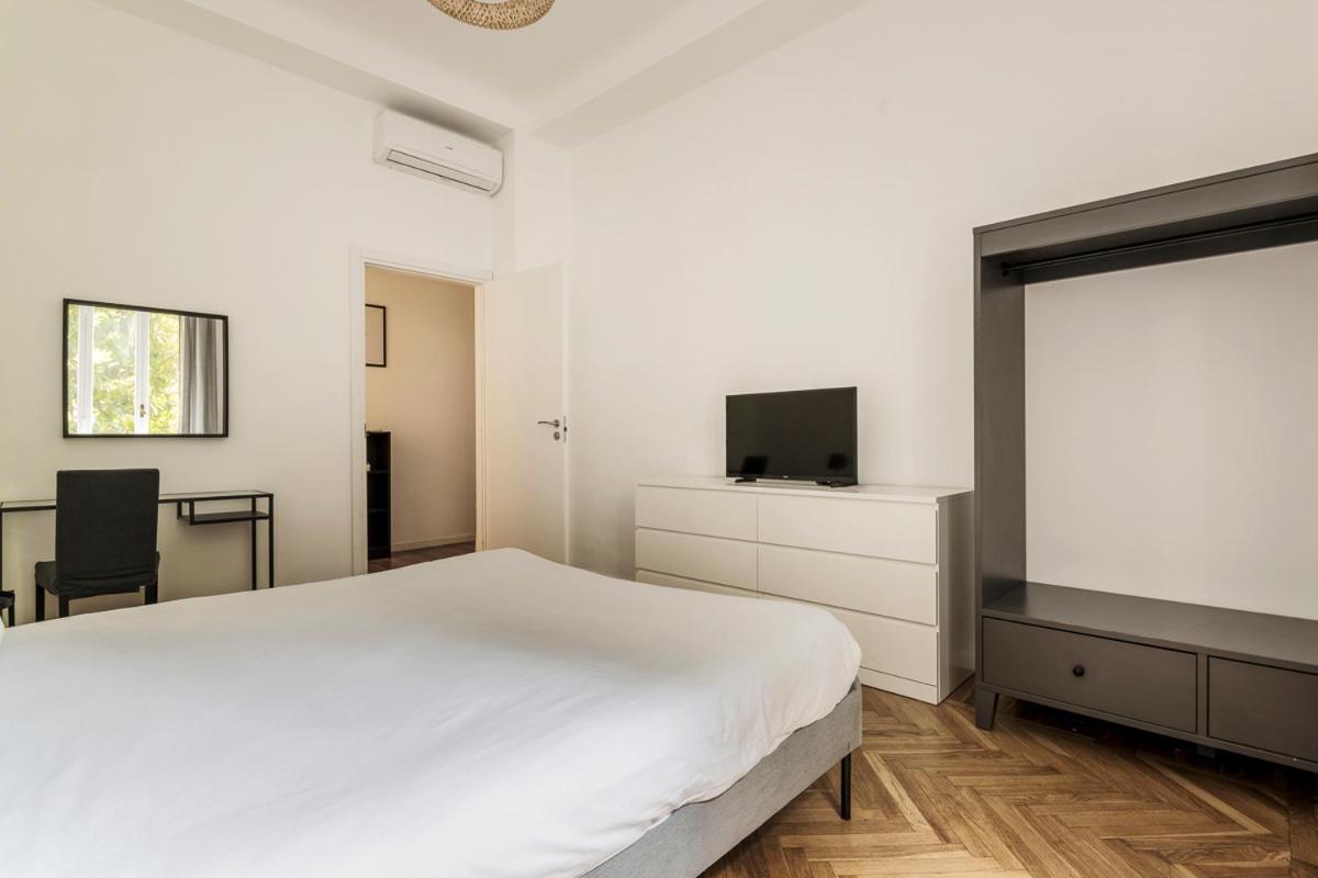 Luxury 4 Bedrooms Close To Duomo Apartment *