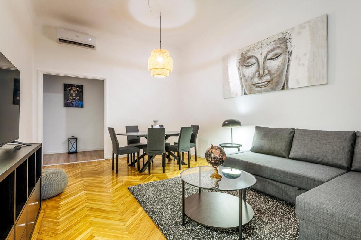 Luxury 4 Bedrooms Close To Duomo Apartment Milan