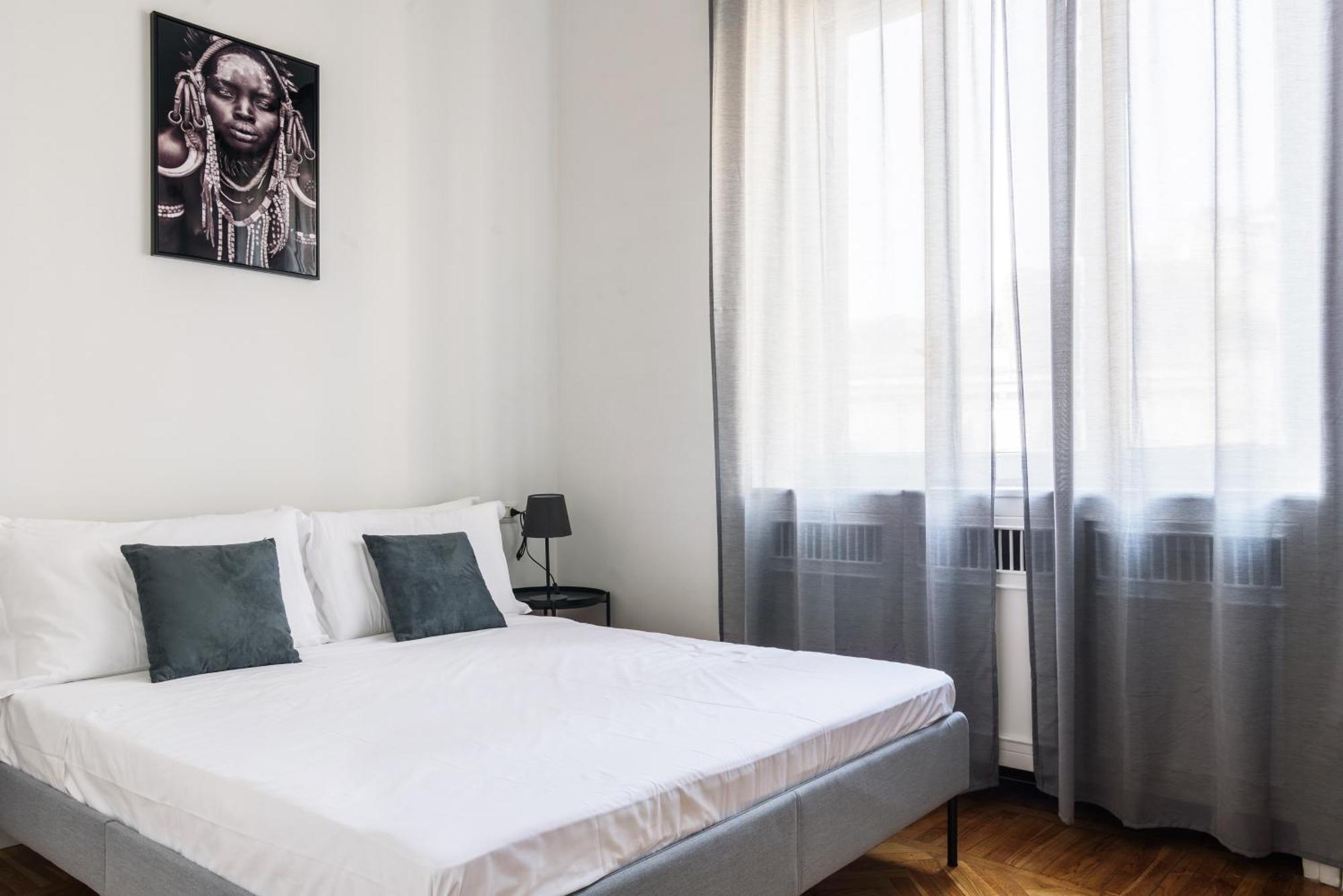 Luxury 4 Bedrooms Close To Duomo Apartment Milan
