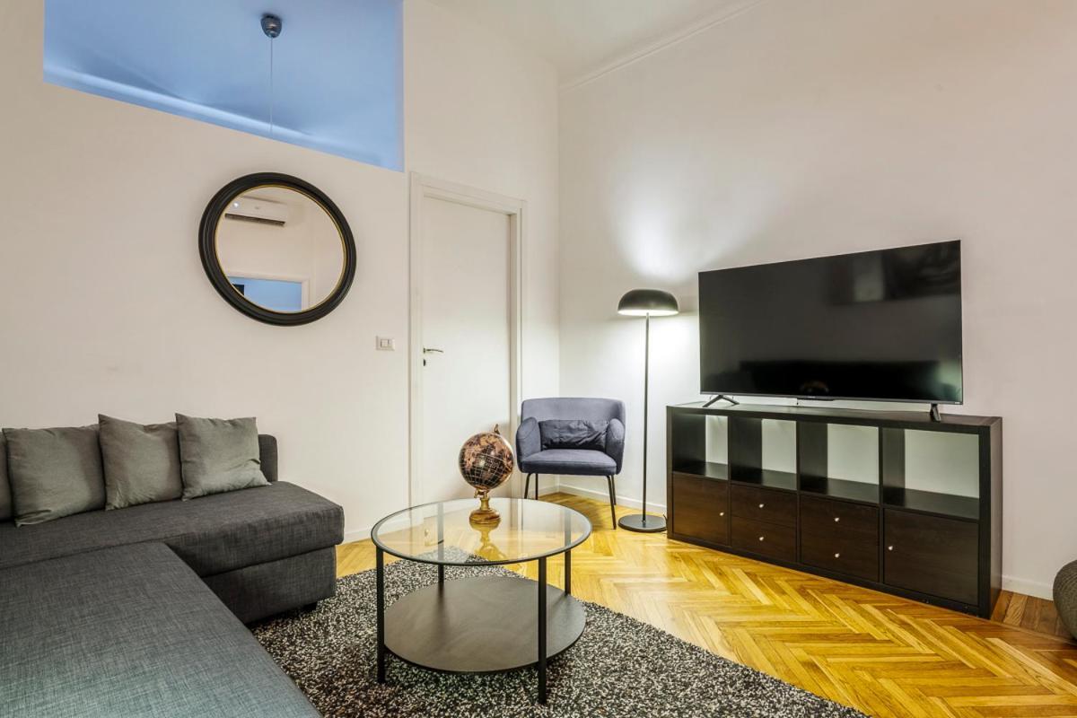 Luxury 4 Bedrooms Close To Duomo Apartment