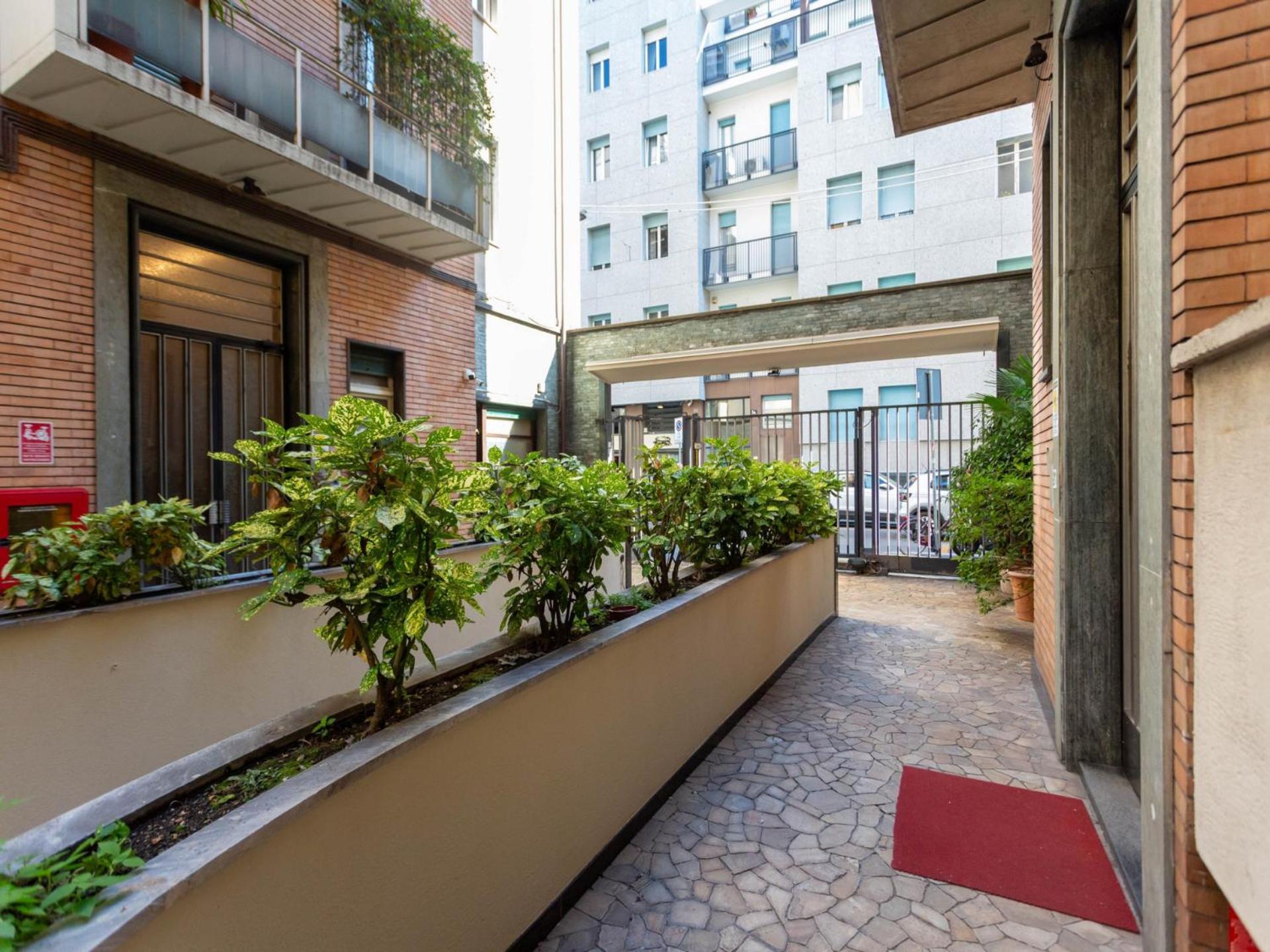 The Rent - Spacious Two-bedroom In Crocetta * Milão