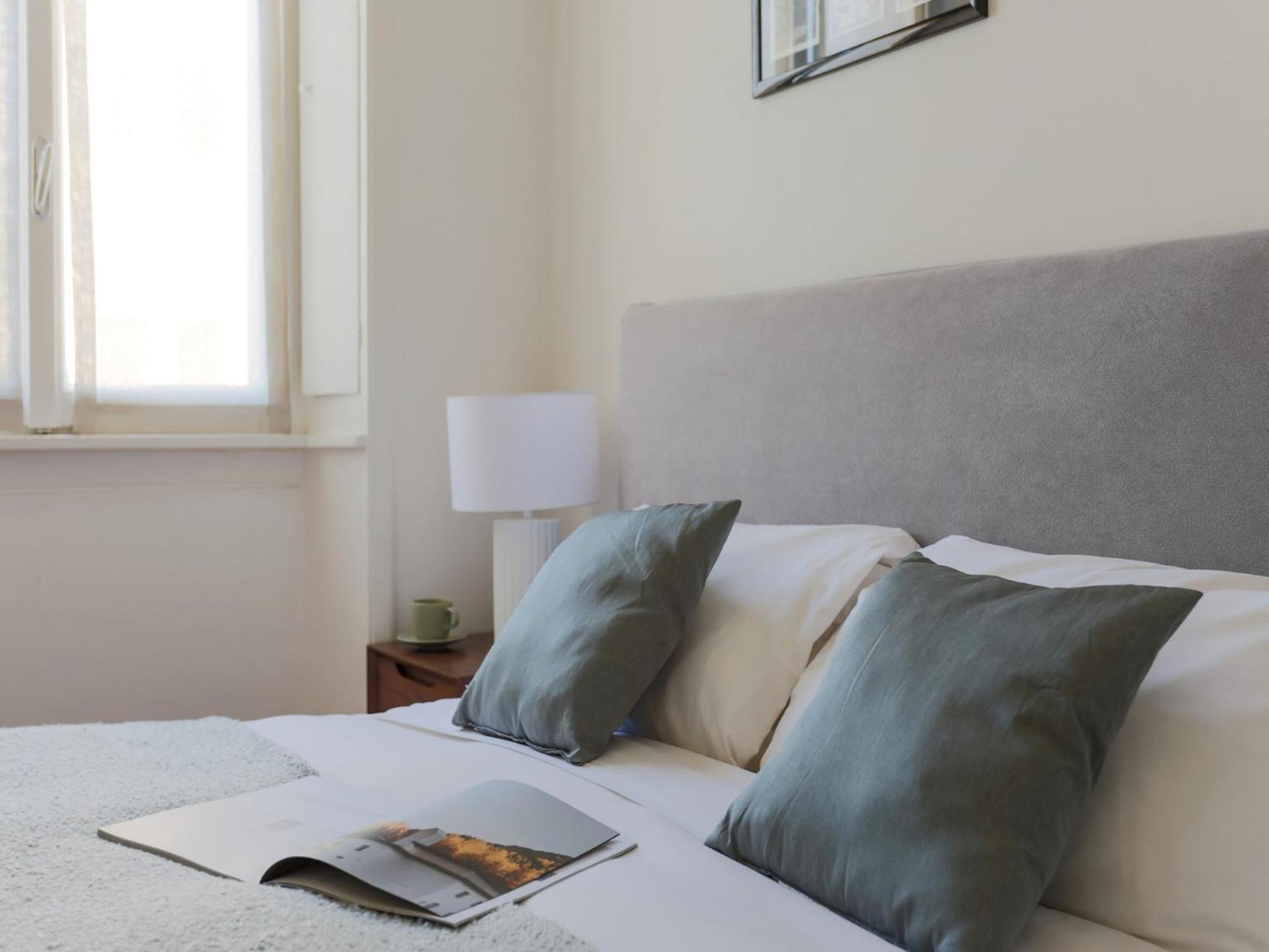 The Rent - Spacious Two-bedroom In Crocetta Apartamento