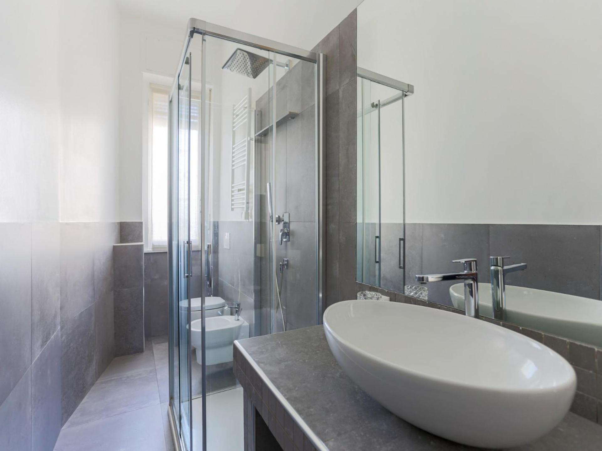 The Rent - Spacious Two-bedroom In Crocetta Apartamento