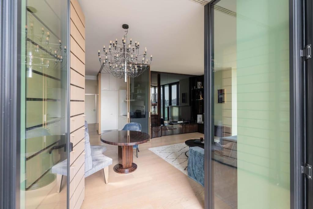 Sky High Dreams - Vista Duomo Apartment Milan