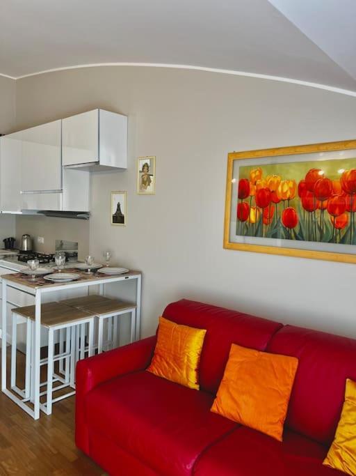 Moderno E Luminoso Con Terrazzo, M2 Malpensa Train Apartment *
