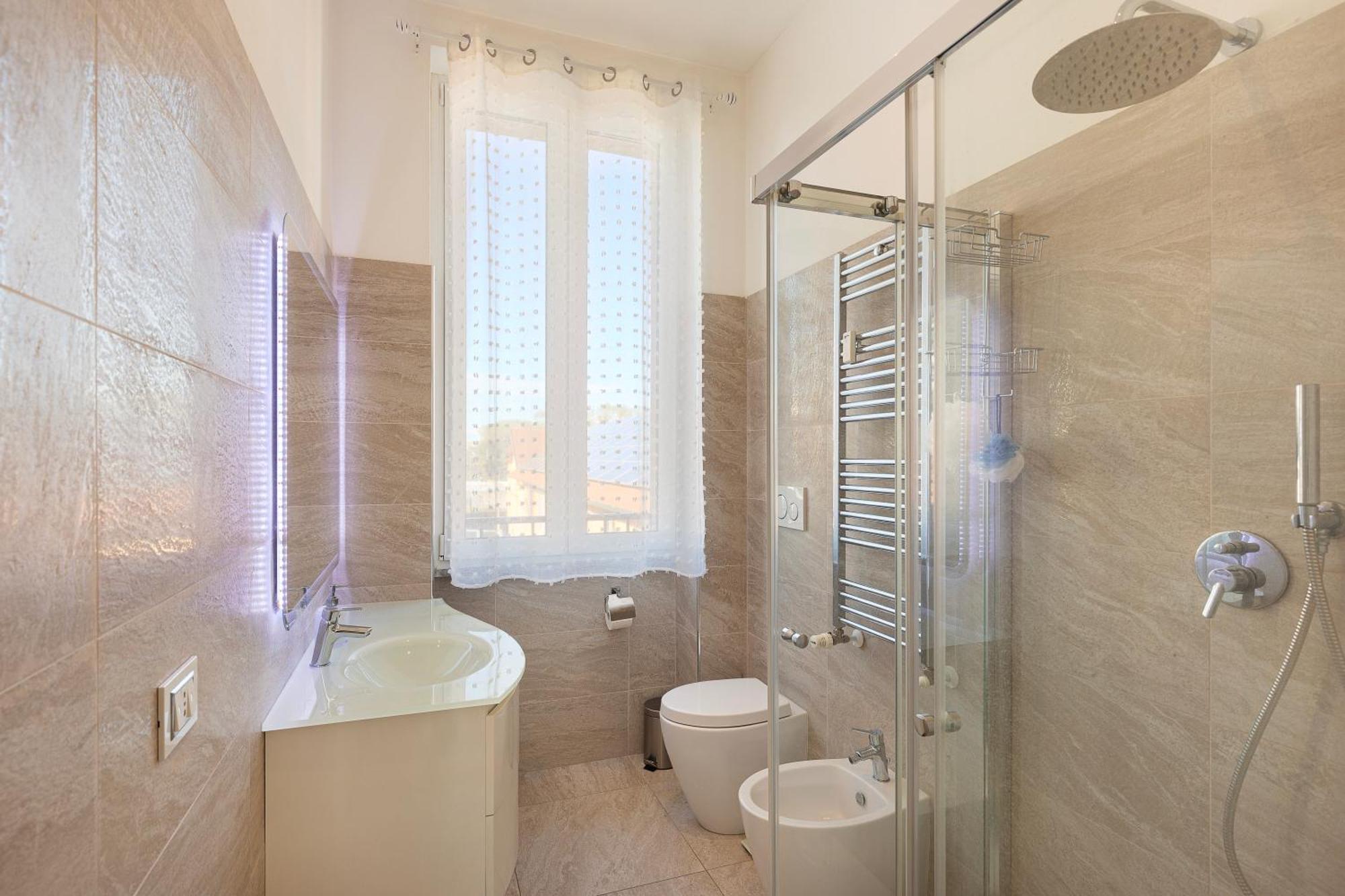 Apartment Flat 50m Station! *