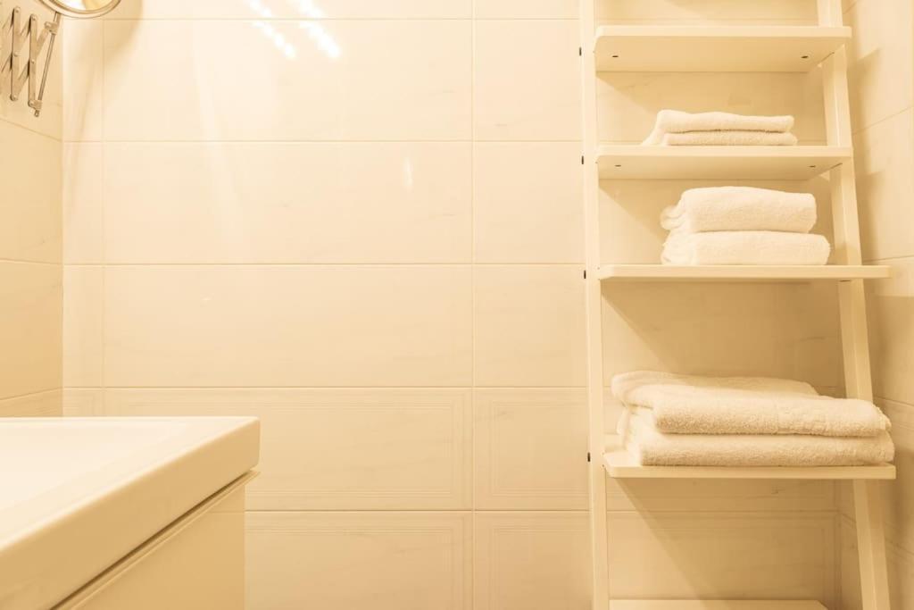 Crocetta Traviata Bilocale I Piano - Mirable Pm Apartment Milan