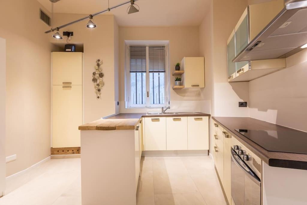 Sp15 -isola- Super Large Apartment
