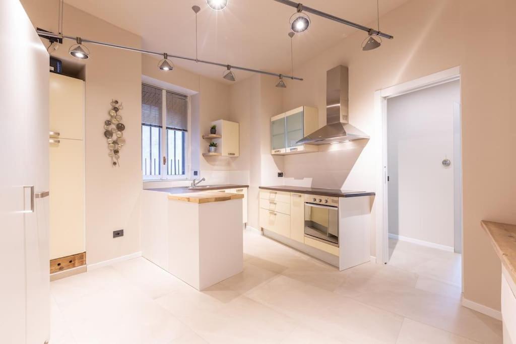 Sp15 -isola- Super Large Apartment *