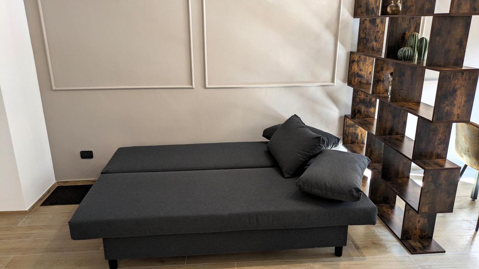 - Gluck Apartment