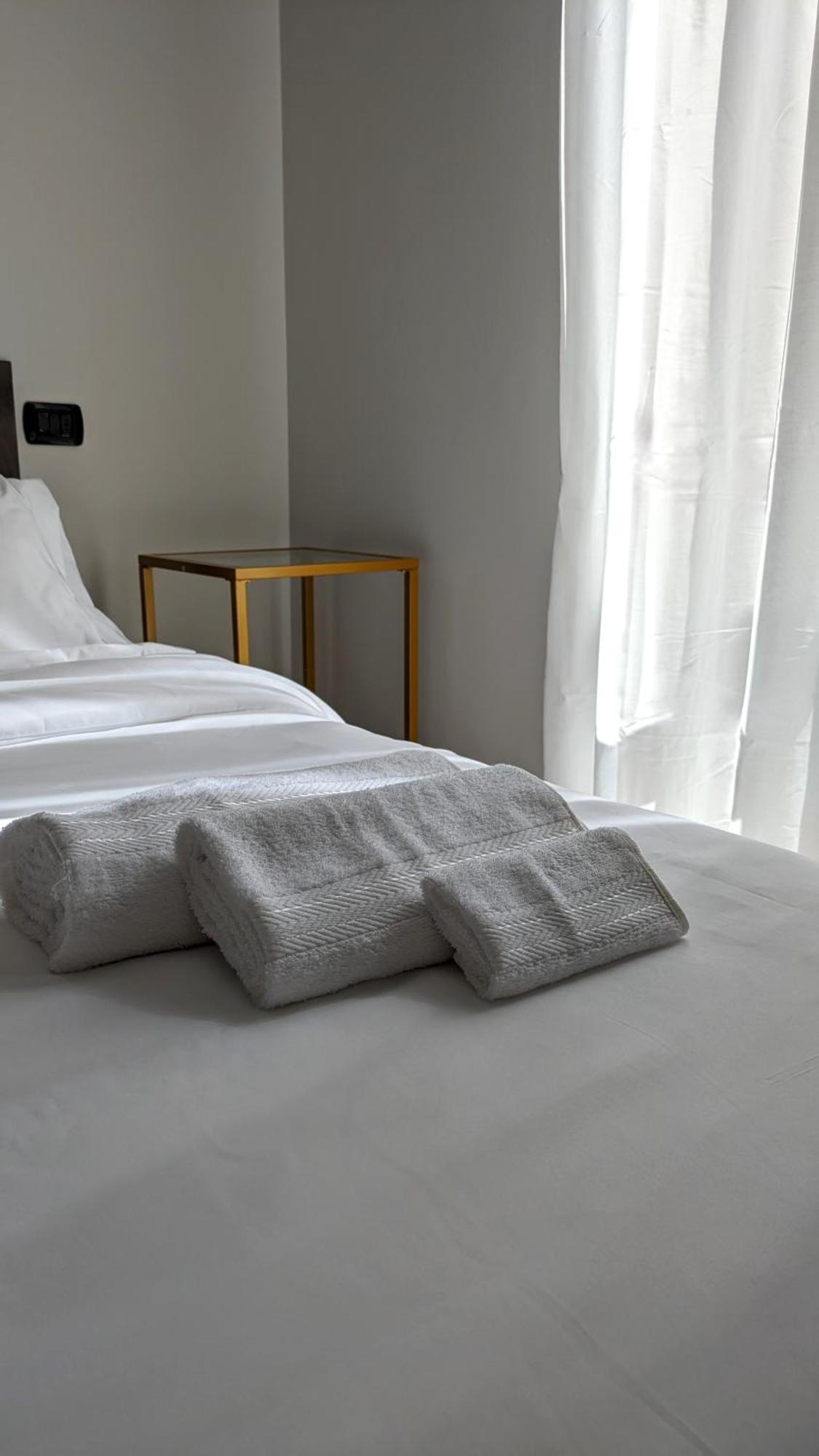 - Gluck Apartment