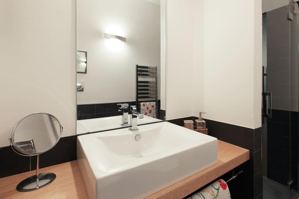 And Chic Near Fiera Apartment Milan