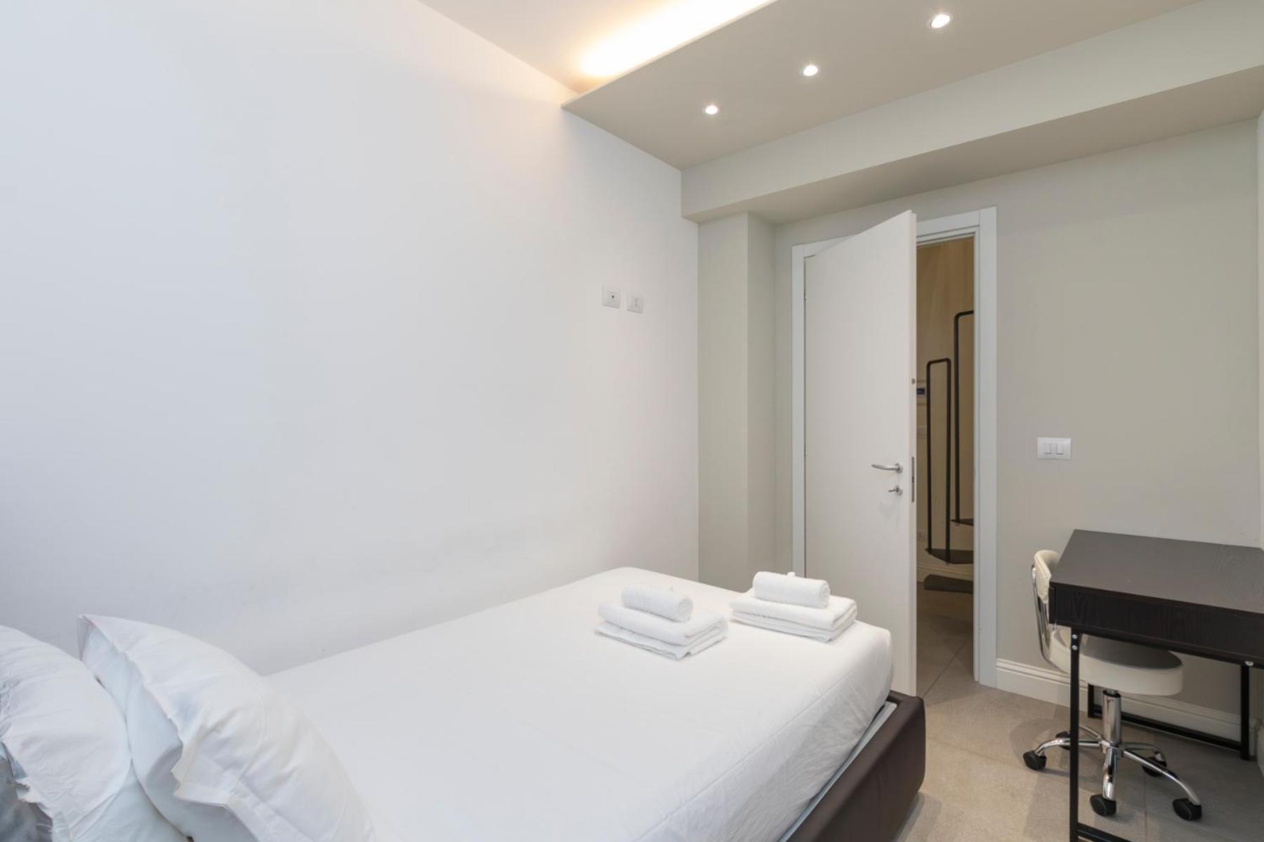 Xenia - Modern Three-room In Moscova Area Apartment Milan