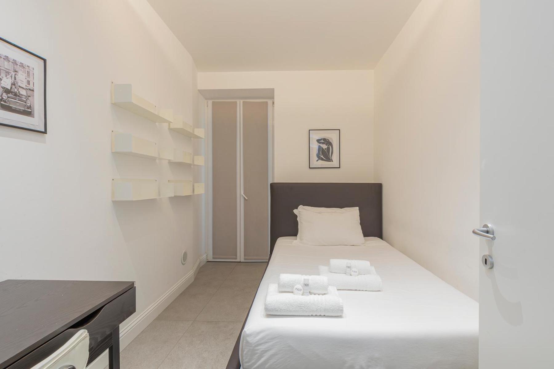 Xenia - Modern Three-room In Moscova Area Apartment