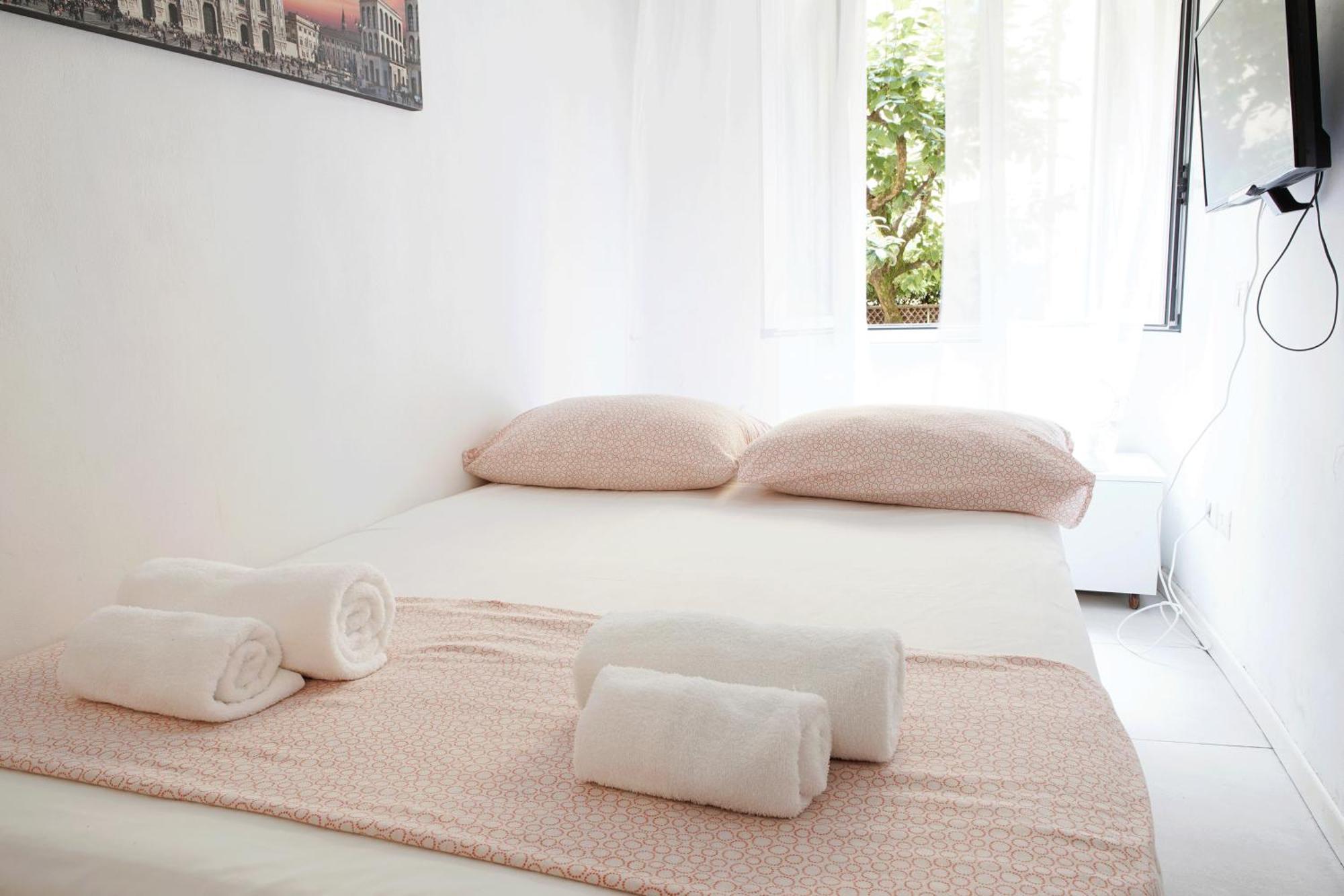 Smart Station Apartment *