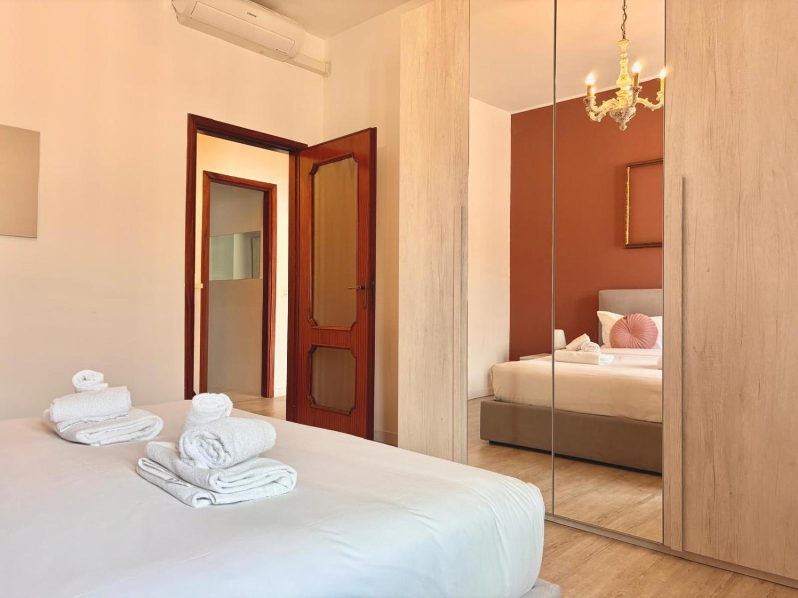 Apartment-navigli-house Of Mirrors Milan
