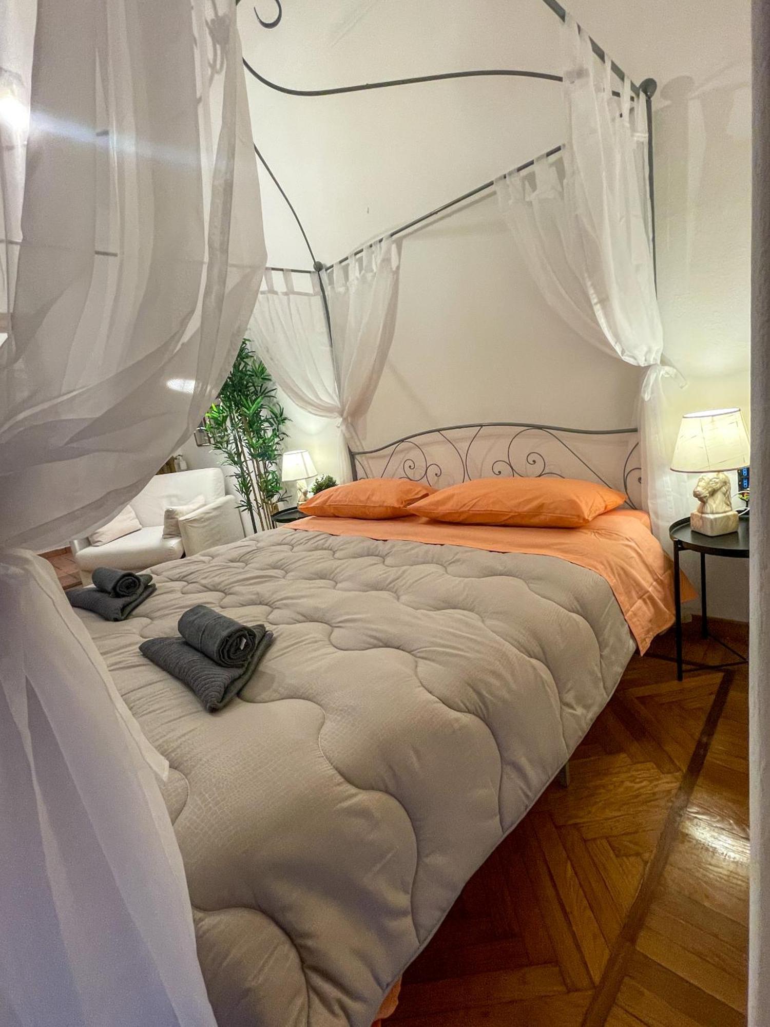 Dea Dreams - Old Style Apartment