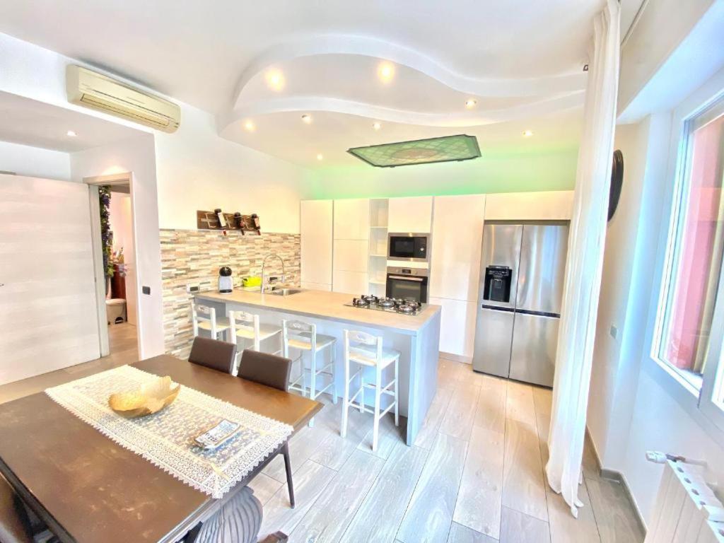 Apartment Bocconi Home, Moderna Ed Elegante, Spazioso E Luminoso, Con Due E Due Bagni