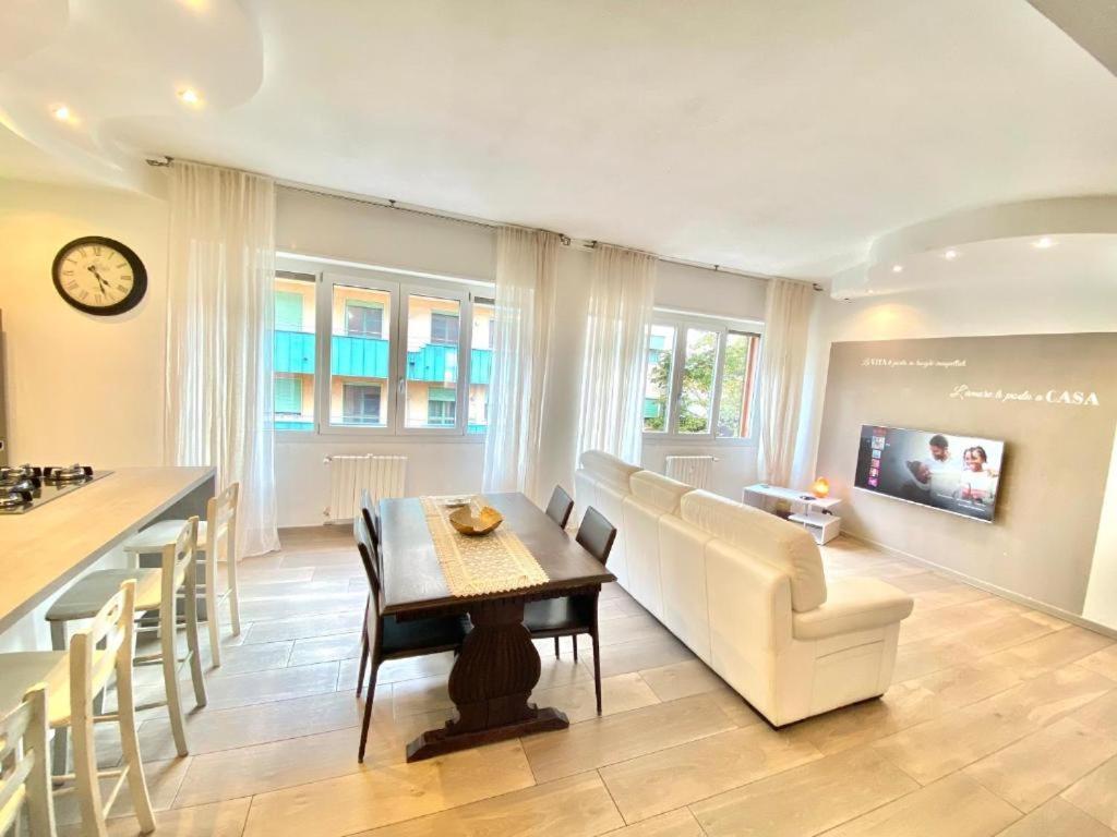 Bocconi Home, Moderna Ed Elegante, Spazioso E Luminoso, Con Due E Due Bagni Apartment *