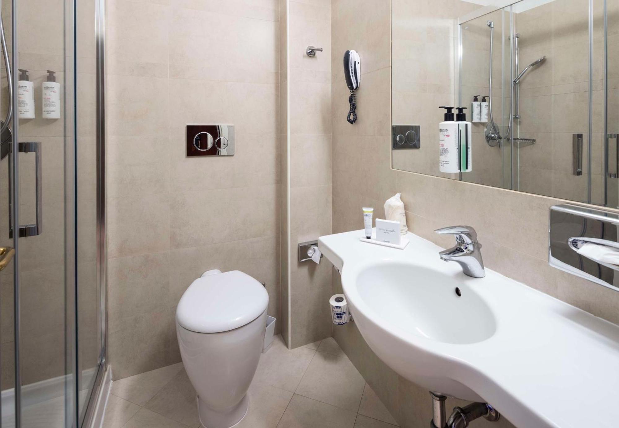 Western Madison Hotel 4*