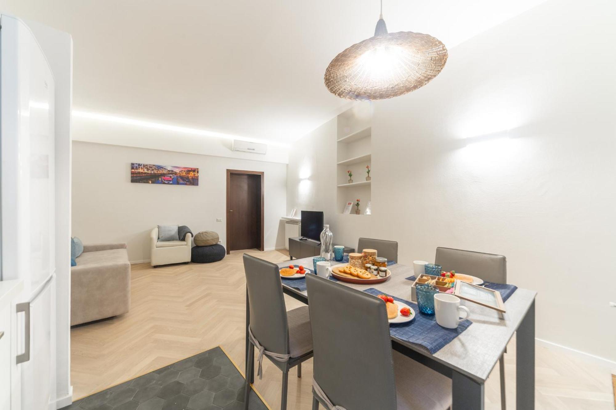 Apartment Charming 2-bedroom In Milanese Building Milan