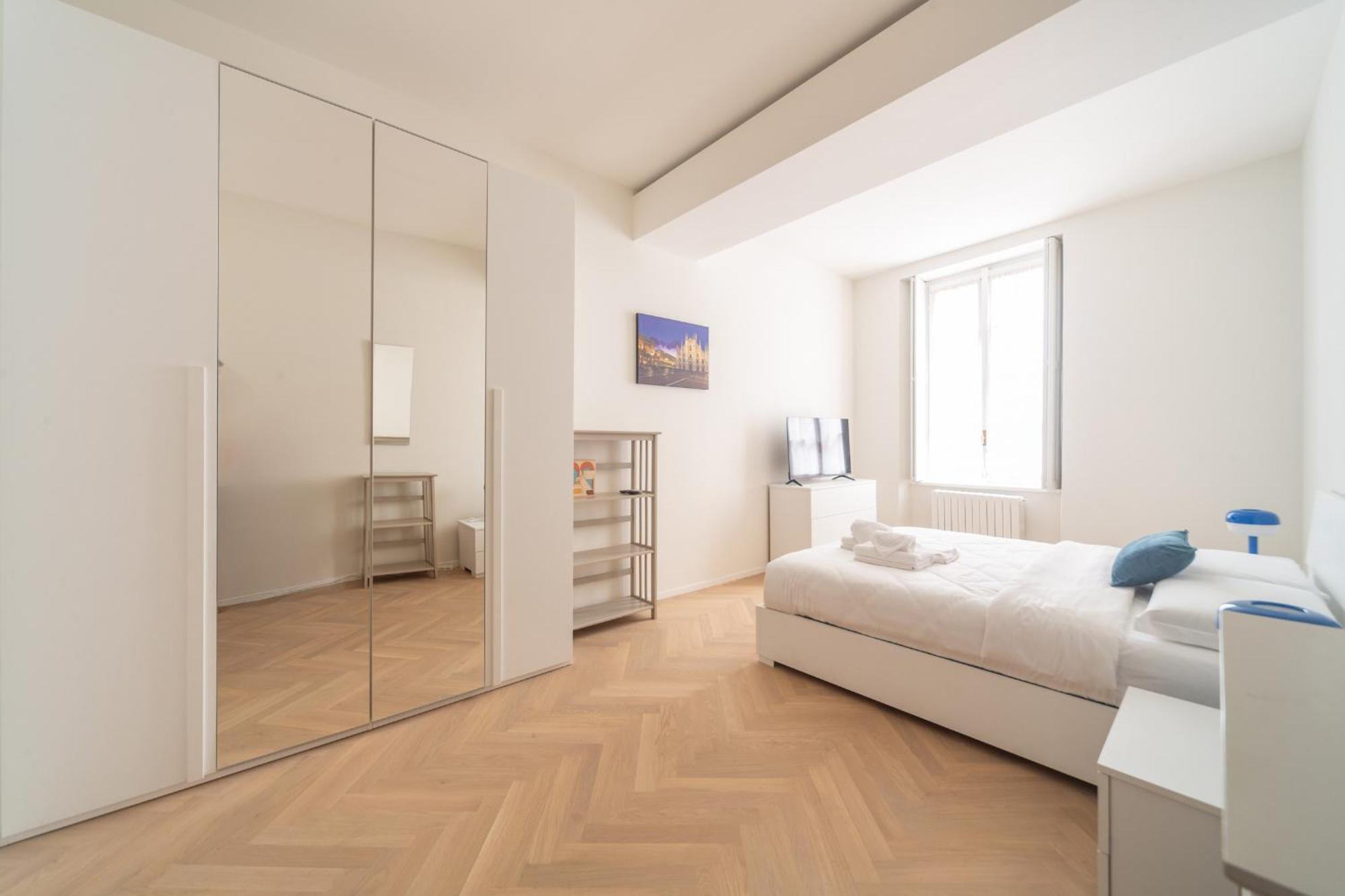 Charming 2-bedroom In Milanese Building Apartment Milan