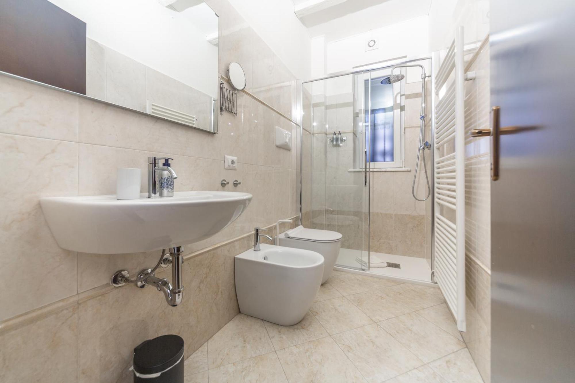 Apartment Charming 2-bedroom In Milanese Building Milan