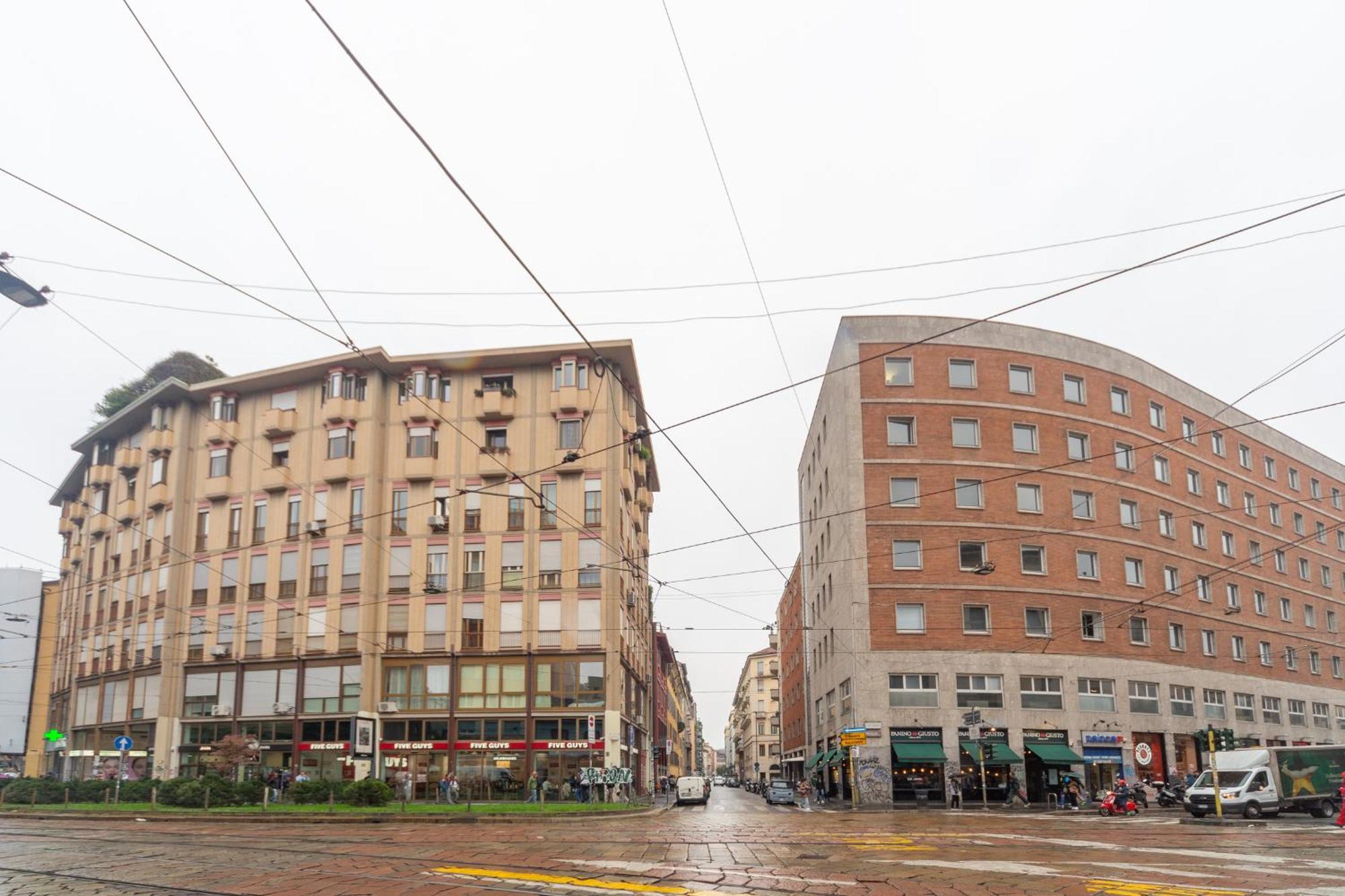 Apartment Charming 2-bedroom In Milanese Building *
