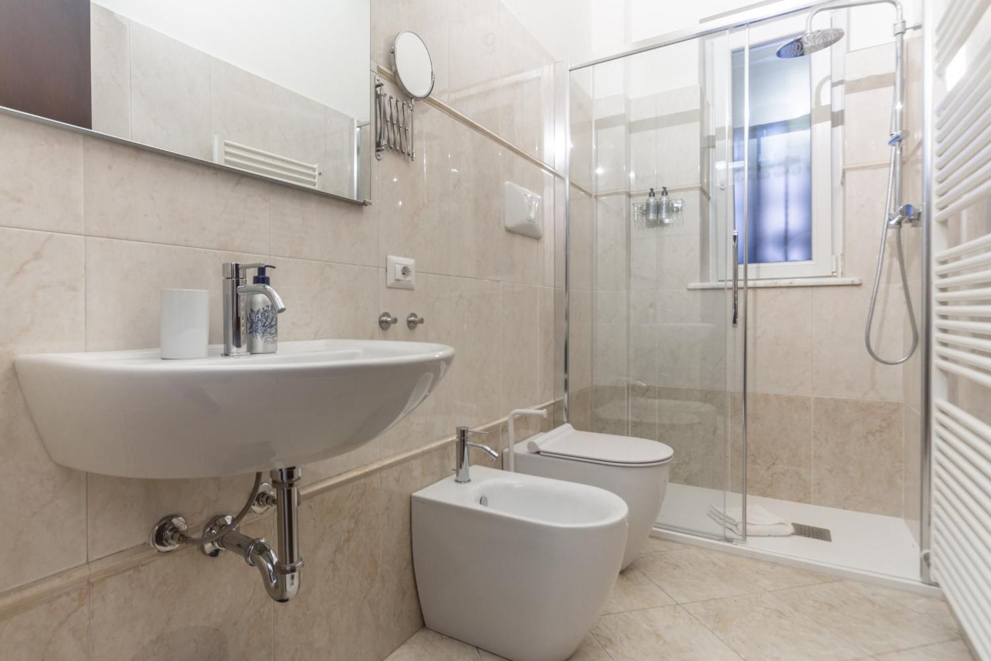 Apartment Charming 2-bedroom In Milanese Building Milan