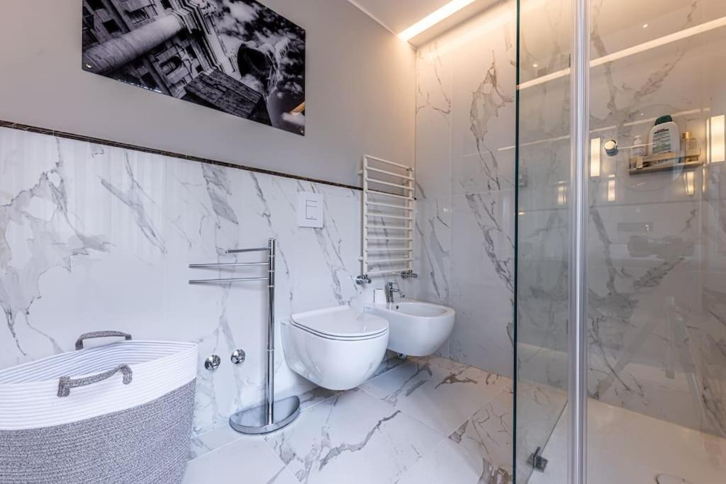 2 Floor Near Duomo Apartment *