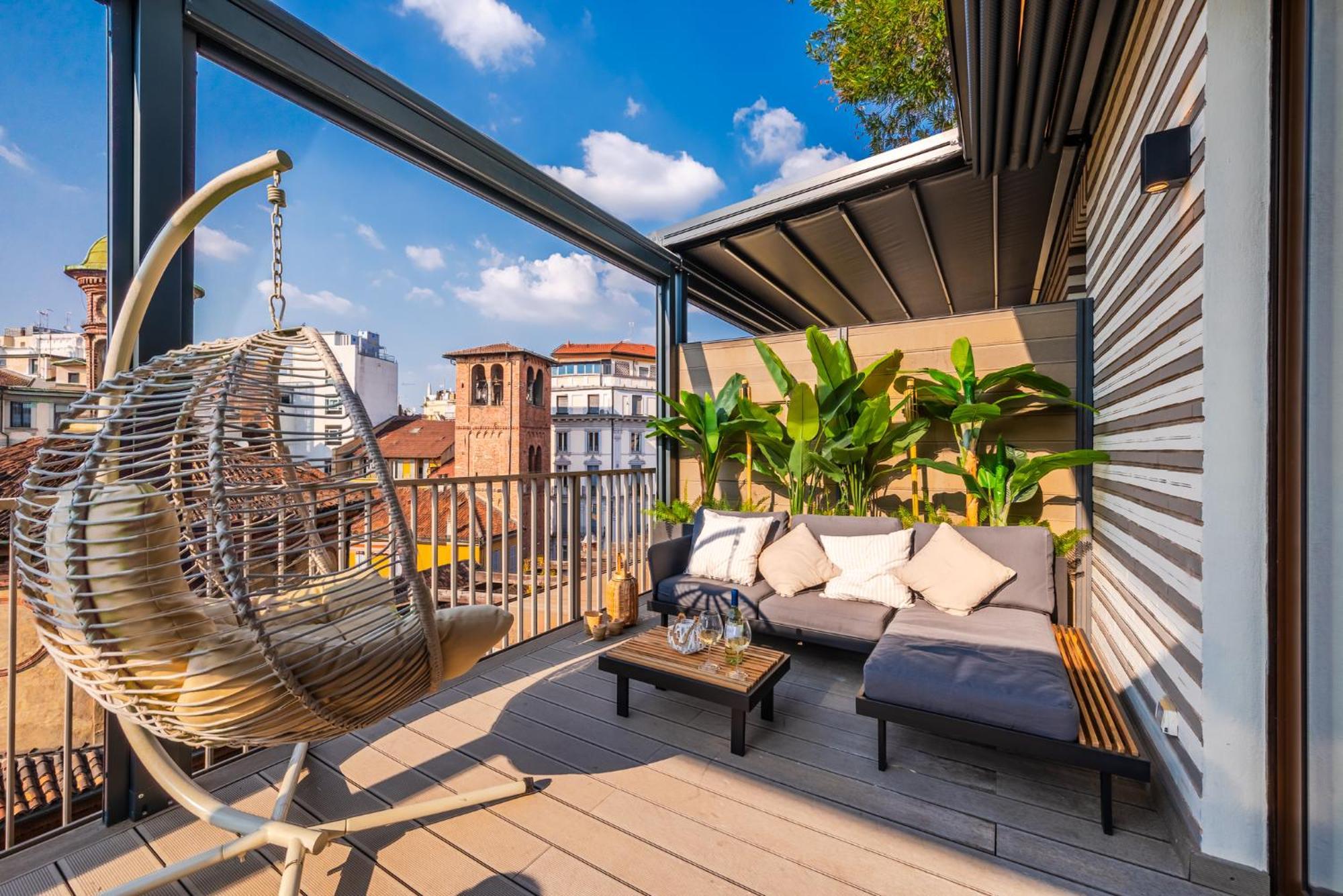 Terrazza Con Jacuzzi E Vista Iconica Sul Duomo Milão