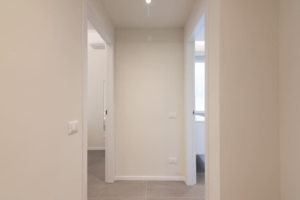 Apartment Modern Apartment Ac, Wifi Next To 2 Metro Line Stations And City Life Area Milan