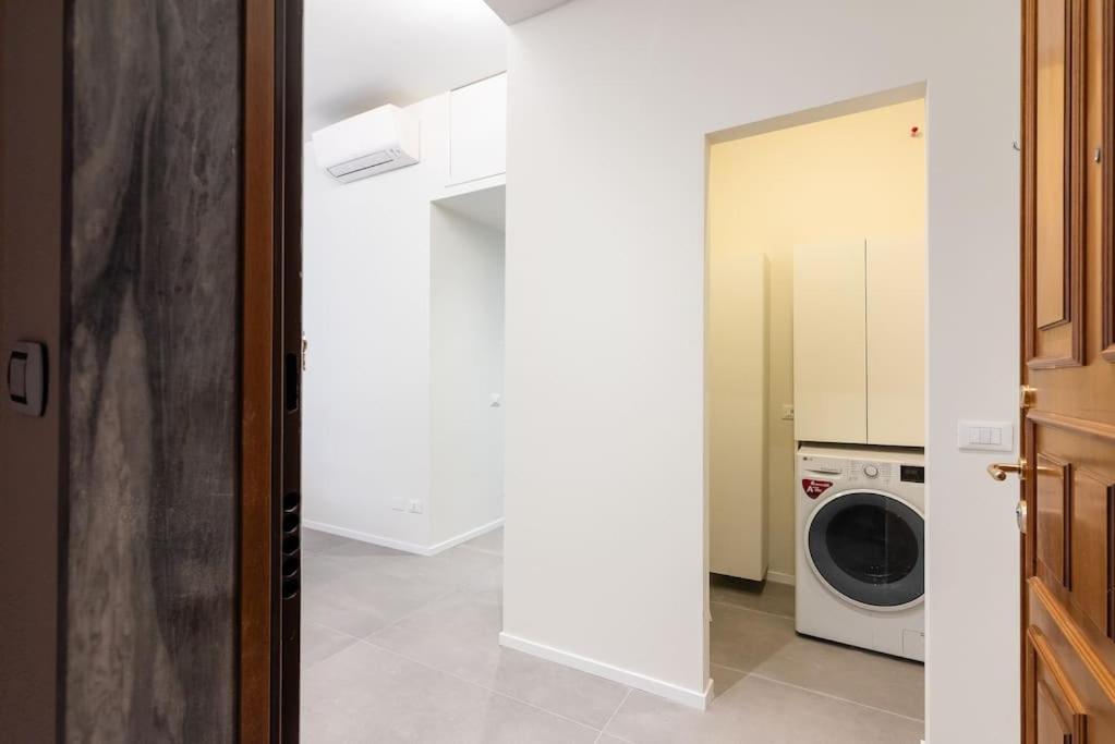 Apartment Modern Apartment Ac, Wifi Next To 2 Metro Line Stations And City Life Area *