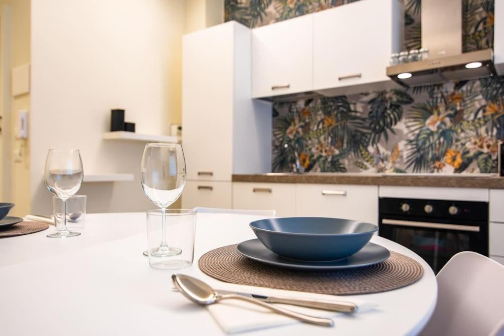 Apartment Modern Apartment Ac, Wifi Next To 2 Metro Line Stations And City Life Area *
