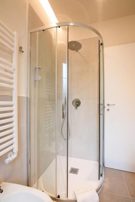 Modern Apartment Ac, Wifi Next To 2 Metro Line Stations And City Life Area Apartment Milan