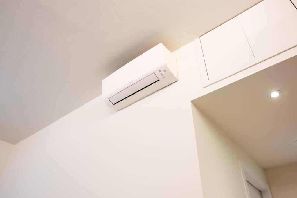 Modern Apartment Ac, Wifi Next To 2 Metro Line Stations And City Life Area *