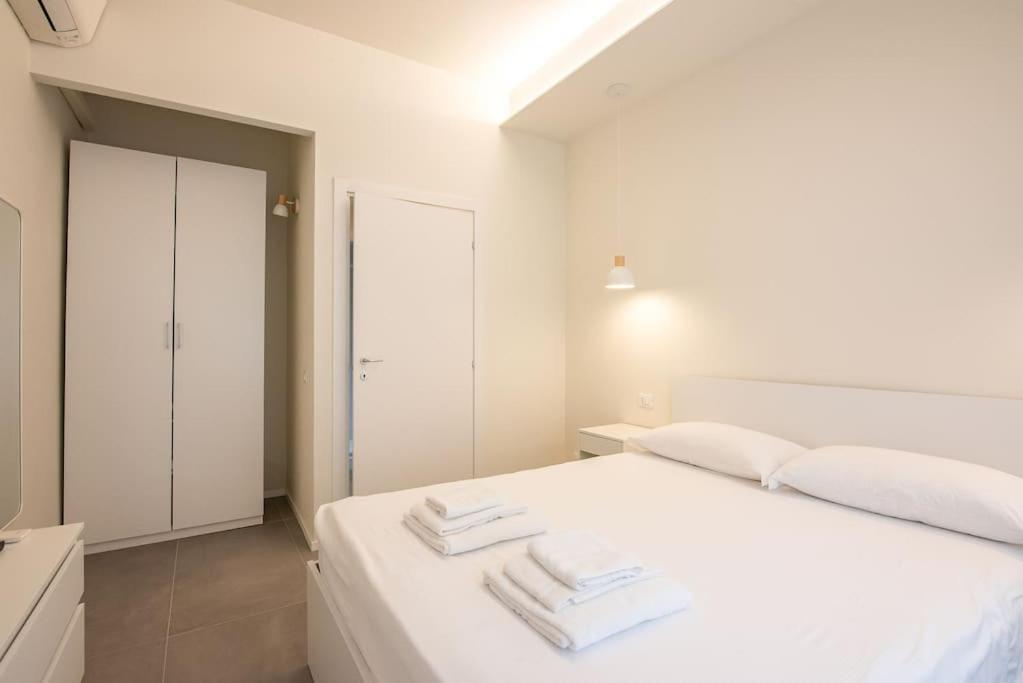 Modern Apartment Ac, Wifi Next To 2 Metro Line Stations And City Life Area