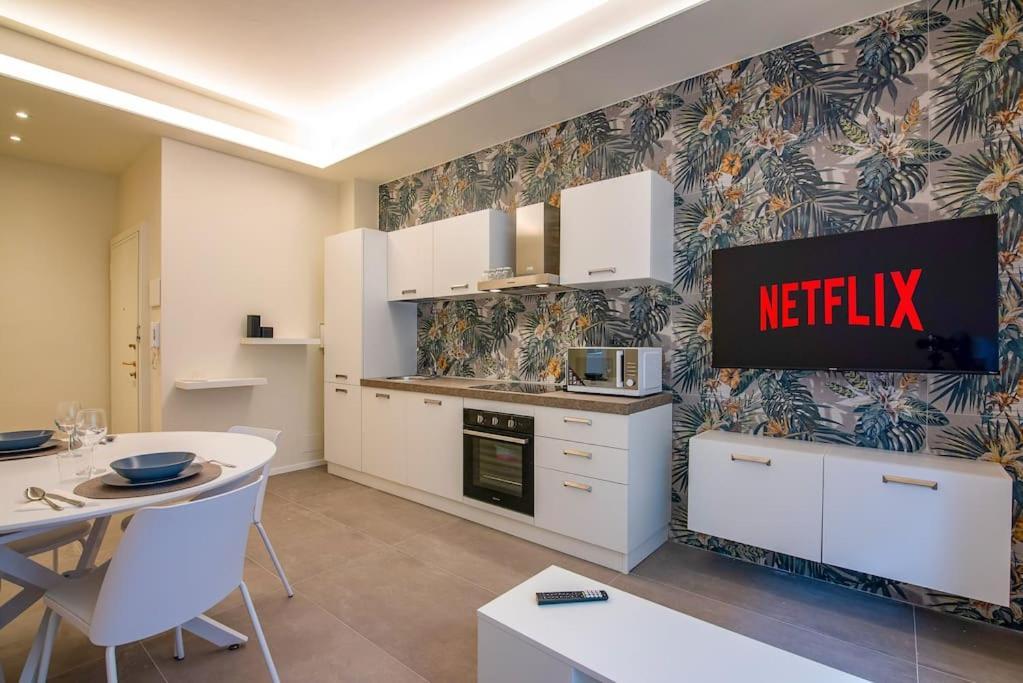 Apartment Modern Apartment Ac, Wifi Next To 2 Metro Line Stations And City Life Area *