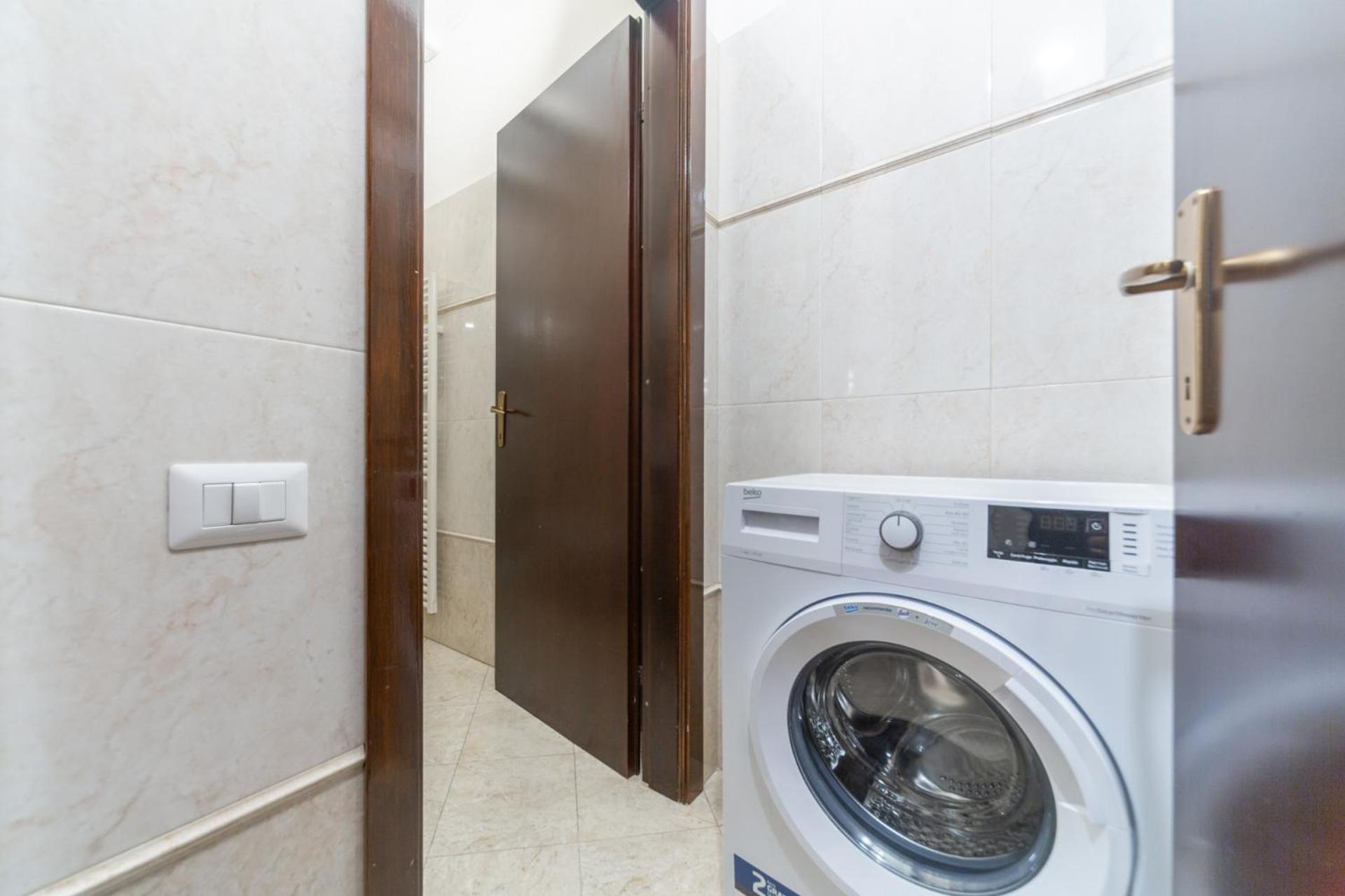 Apartment Charming 2-bedroom In Milanese Building