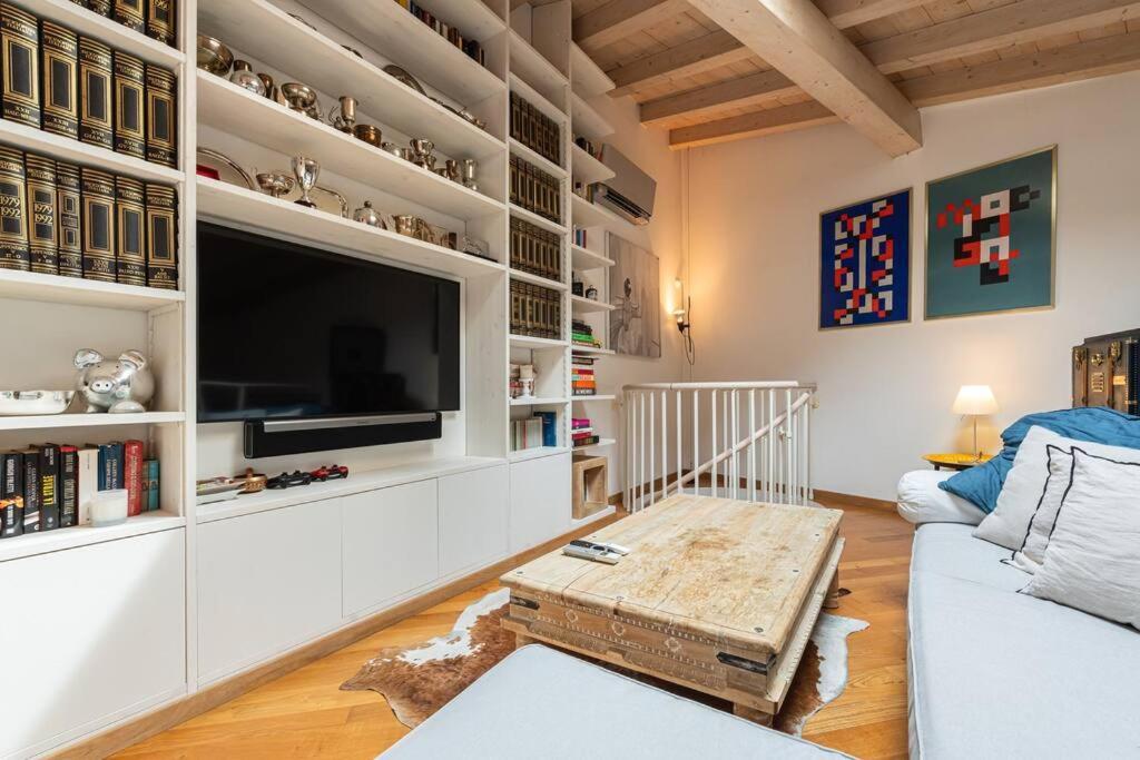 Spacious Loft Onebdroom Fiera Area - Mirable Pm Apartment