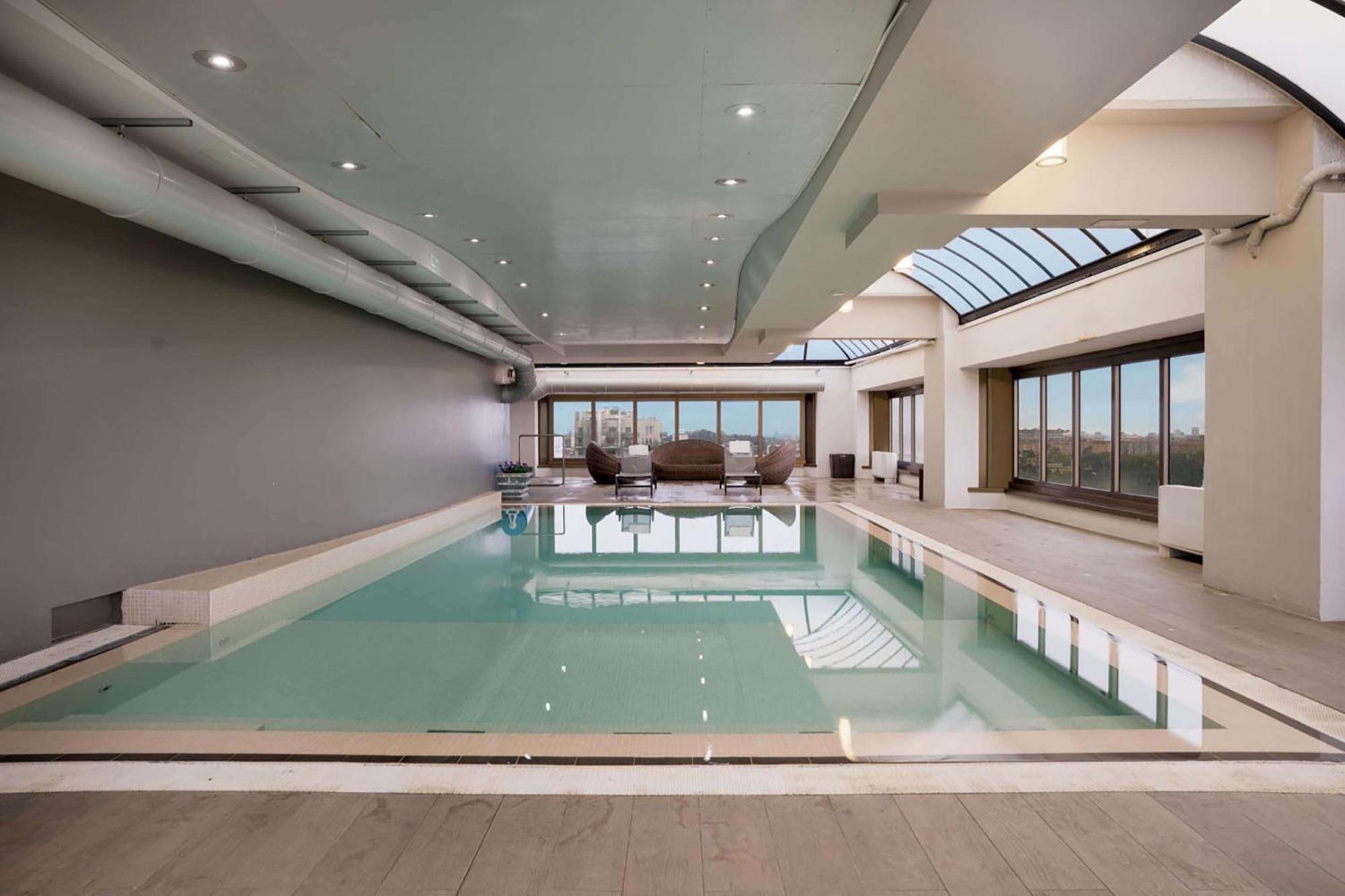 Western The Hub 4*