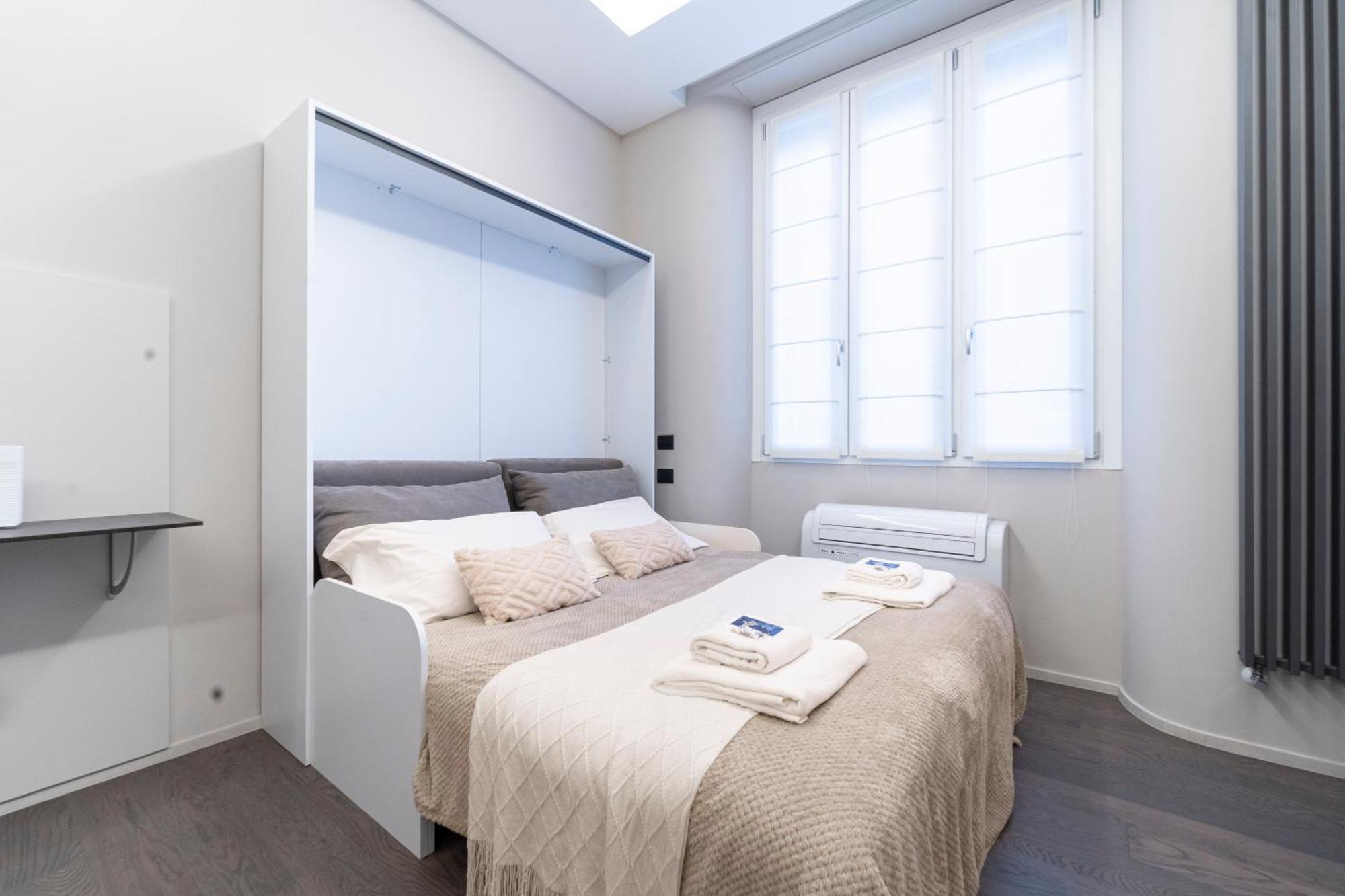 Designed In Center Gae Aulenti Area With Ac, Wifi And Subway Airport Connected Steps From Station Apartment Milan