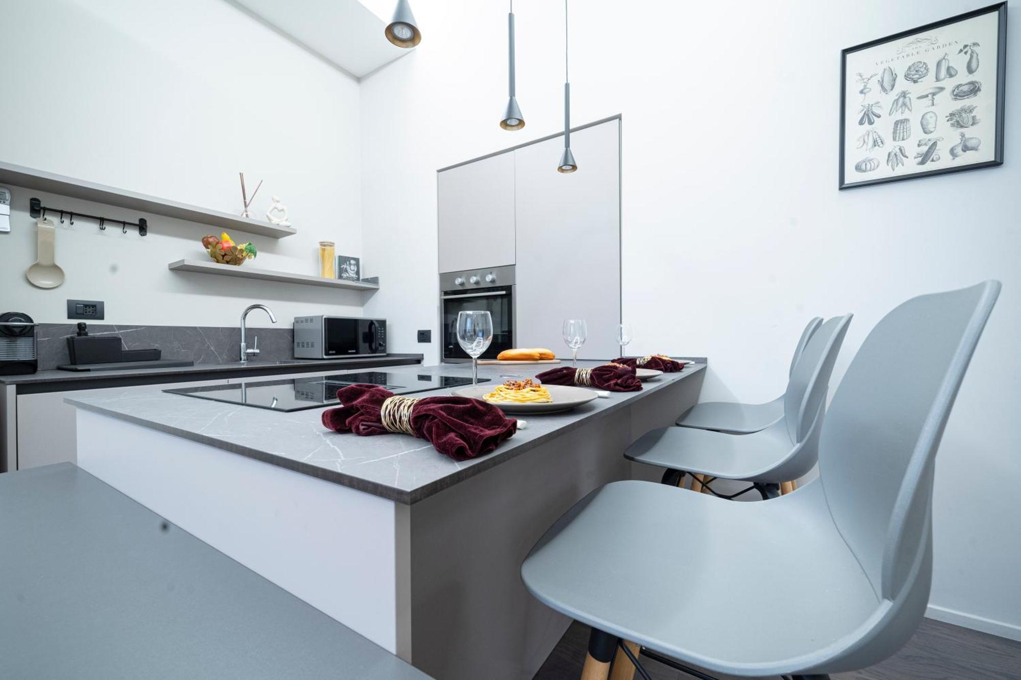 Designed In Center Gae Aulenti Area With Ac, Wifi And Subway Airport Connected Steps From Station Milan